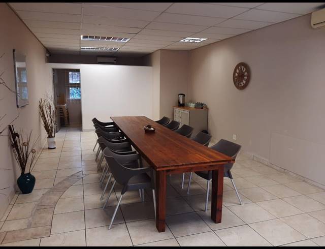 51M² OFFICE TO LET IN HILTON CENTRAL